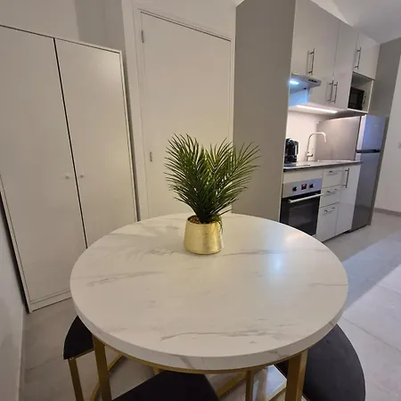 Apartament Tendance Chic - Aeroport - Metro 14 *